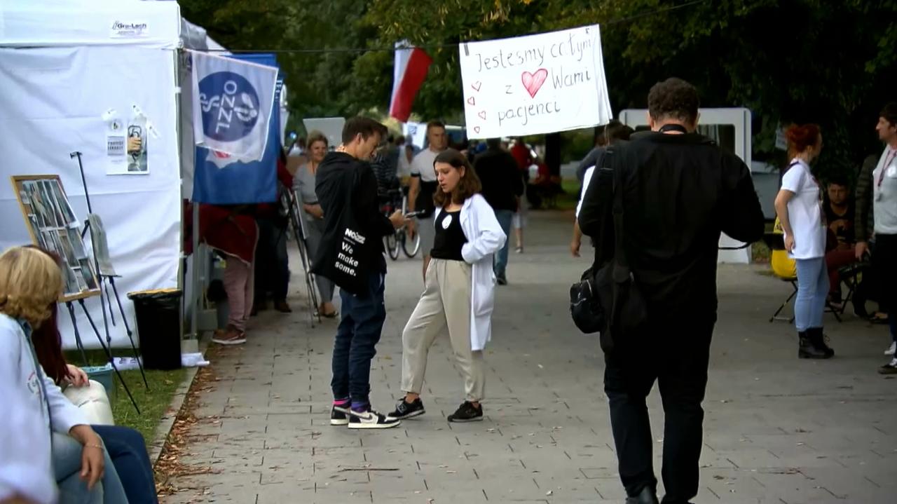 Białe miasteczko 2 0 Czwarty dzień medycy chcą rozmawiać z premierem