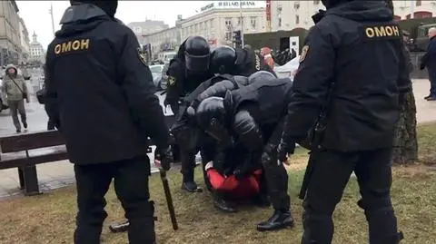 Demonstracje opozycji na Białorusi i ostra reakcja milicji