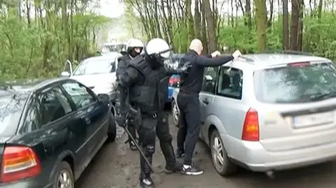 Policja zapobiegła ustawce z udziałem 200 uzbrojonych kibiców