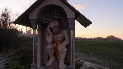 Ktoś okrada przydrożne kapliczki. "Figurki, które zostały wstawione, to karykatury"