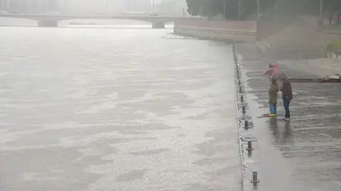 "Niż genueński jest niezmordowany". Ulewy jeszcze będą