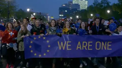 Unijne programy dla młodych. Chętnych z roku na rok przybywa
