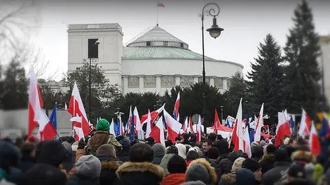 Protesty i demonstracje przeciwko PiS w wielu miastach Polski