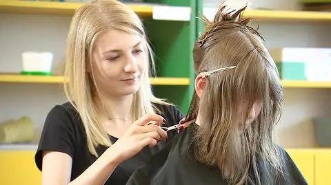 Dzieci z Krakowa podarowały włosy pacjentom po chemioterapii