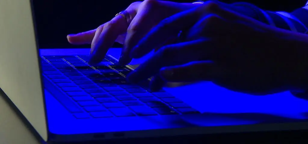 Gdzie te przepisy? Górą algorytm i boty