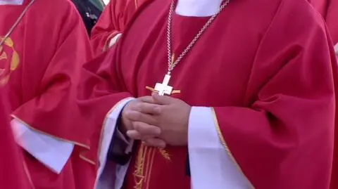 "Dotykanie po genitaliach, w okolicach krocza". Byli ministranci chcą odszkodowania od kurii
