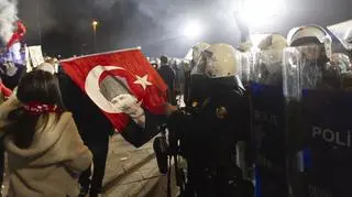Turcja karze media za mówienie o protestach