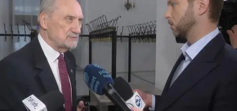 Monolog posła kontra pytania dziennikarza. "Czy pan mnie słyszy?"