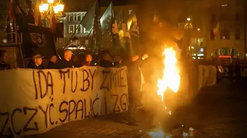 Spalił kukłę Żyda na rynku, dostał karę więzienia. Prokuratura apeluje