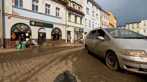 Aptekarze z Głuchołazów walczą o leki dla pacjentów. Otwierają apteki, chociaż nie mają bieżącej wody