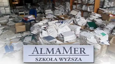 Warszawa. Dokumenty studentów w opuszczonym budynku