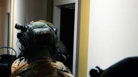 Akcja antyterrorystów w Warszawie i okolicach. Osiem osób zatrzymanych