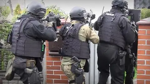Pobili i przywiązali do drzewa 25-latka. Grozi im do 10 lat więzienia