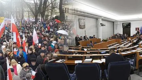 Kościoły i rząd bez pierwszeństwa w zgromadzeniach? Jest poprawka PiS