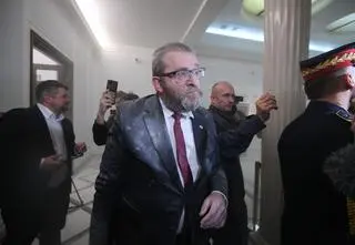 Posłowie o delegalizacji partii Brauna. "Cena demokracji", "robienie męczennika"