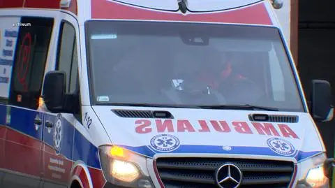 "Z remizy wybiegło 20 rozjuszonych, agresywnych mężczyzn". Atak na ratowników medycznych w Żółwinie