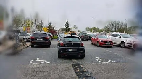 Jak politycy tłumaczą parkowanie na kopertach