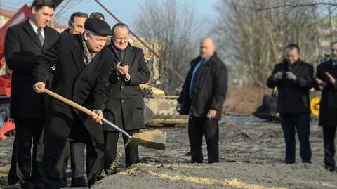 Rusza program budowy mieszkań. Jarosław Kaczyński wbił pierwszą łopatę