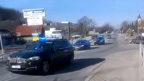 W Polsce rajd, w Niemczech spokojna jazda. Jak jeżdżą VIP-y