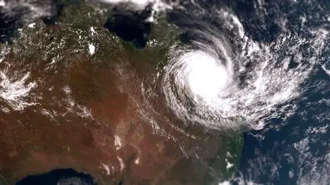Silny cyklon uderzył w Australię. 45 tysięcy domów bez prądu