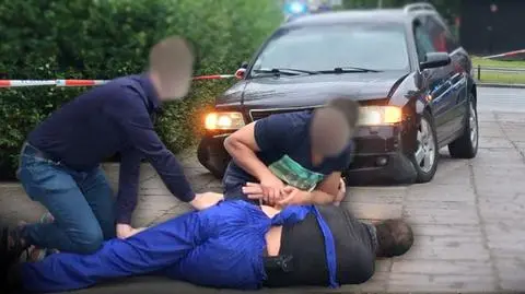 Warszawa: śmiała kradzież na środku ulicy i ucieczka przed policją