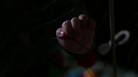 "Są karmione propagandą, poddawane praniu mózgów. Niektóre z nich wysyłane są na szkolenia wojskowe"