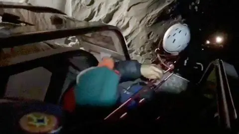Dramatyczna akcja ratunkowa. Narciarze utknęli 30 m nad ziemią