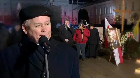 Miesięcznica smoleńska i kontrmanifestacja. „Ręce precz od grobów”