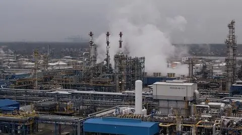 Fuzja Orlenu i Lotosu. Opozycja zawiadamia CBA, chodzi nie tylko o umowę z Saudi Aramco