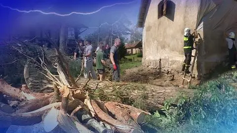 Mieszkańcy i ochotnicy sami zaczęli usuwać skutki burzy na Pomorzu