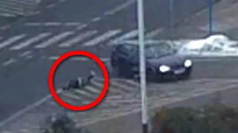Pijany kierowca uderzył w kobietę. Upadła na jezdnię kilka metrów dalej