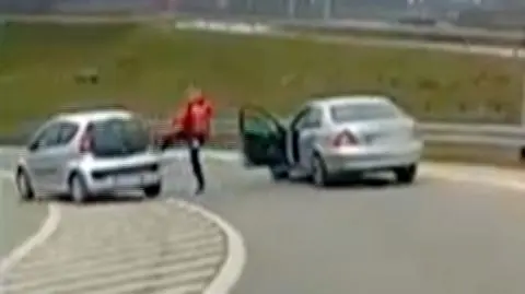Furiat na drodze. Straciłby prawo jazdy, gdyby je miał