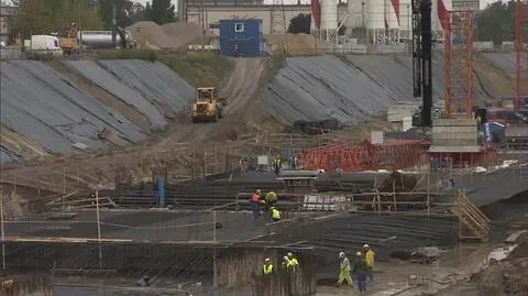 Jezioro pod budową dworca.