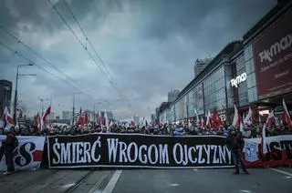 Nacjonalistyczne hasła na marszu narodowców