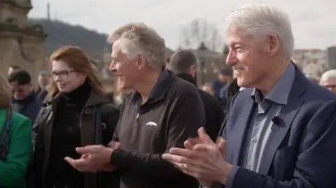 "Symbolizujecie wiele ważnych chwil w moim życiu". Bill Clinton świętował razem z Czechami