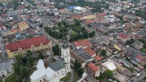 "Dajemy się sprzedać za te srebrniki" kontra "wszyscy wiemy, że bez pieniędzy nie zrobimy nic"