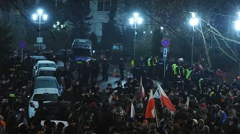Demonstrujący przed Sejmem do prokuratury