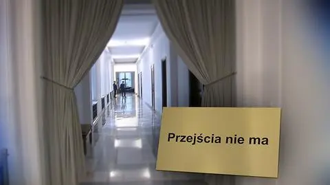 Fala domysłów po zamontowaniu kotary
