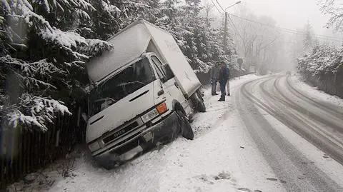 Alert pogodowy. Idzie mróz, drogi pokryje gołoledź