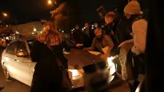 30.10 | Funkcjonariusz ABW, który potrącił kobiety podczas protestu, odpowie tylko za wykroczenie?