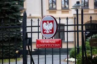 Rząd chce, żeby Trybunał Konstytucyjny orzekał w swojej własnej sprawie