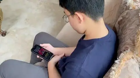 Chińskie władze chcą, żeby po 22 smartfony dzieci same się wygaszały. To tzw. tryb dziecka