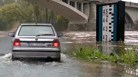 Podtopienia, śnieżyce, stany alarmowe. Burzliwy początek majówki