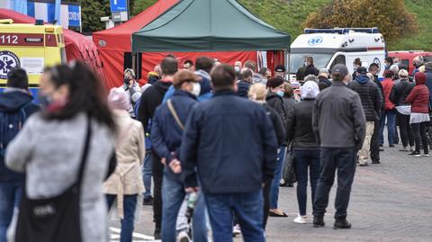 01.05.2021 | Tysiące chętnych na szczepienie w mobilnych punktach. "Nie mogłam się doczekać"