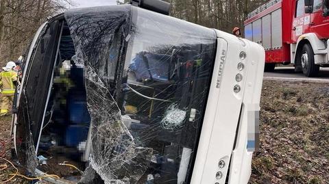 02.01.2022 | Wypadek autokaru wiozącego turystów. Kilkanaście osób poszkodowanych