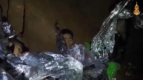 05.07.2018 | Twa walka z czasem. Ratownicy starają się wydostać chłopców z jaskini