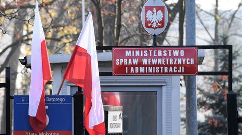 08.11.2018 | Brudziński negocjuje z policjantami. Do protestu przyłączają się strażacy