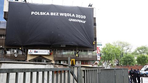 14.05.2019 | Płachty na siedzibach PiS i PO. "Ignorują kwestię ochrony klimatu"