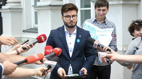 17.06.2020 | Prezydent zaprasza aktywistę LGBT do Pałacu, a na wiecu zmienia temat. "PiS przesadziło i dostaje po uszach"