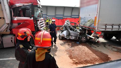 18.08.2020 | Tragiczny wypadek na S8. Samochód osobowy został kompletnie zgnieciony